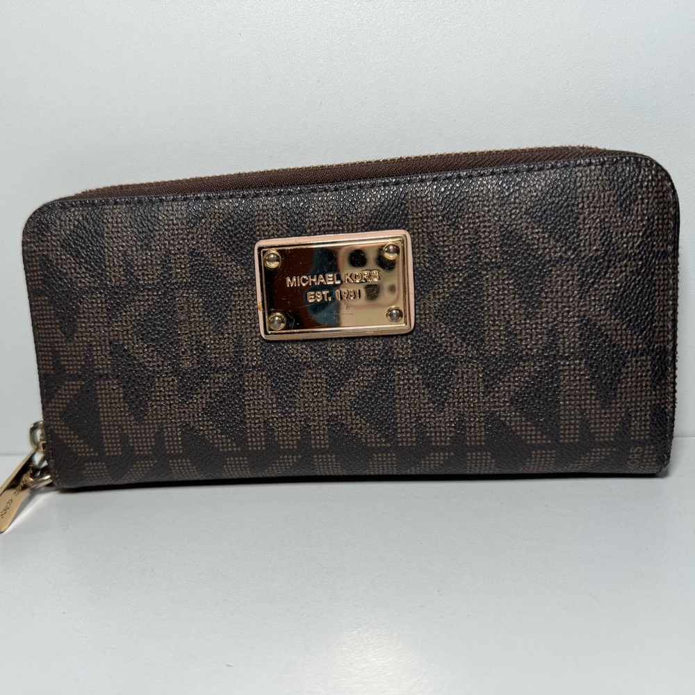 Michael Kors Logo Wallet